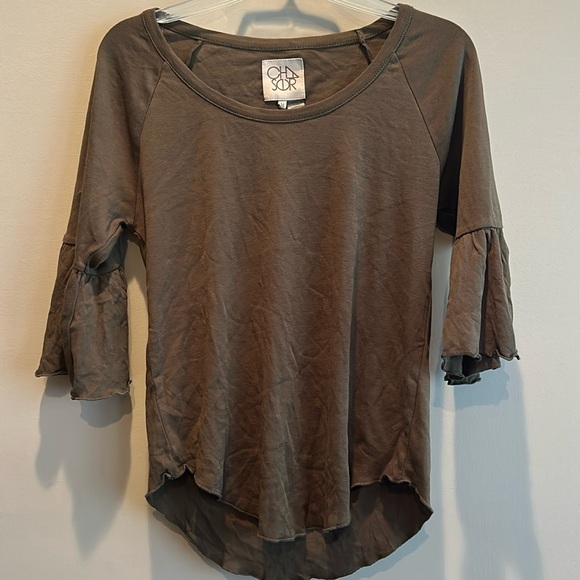 NWT, chaser, womens, olive scoopneck top, shirttail hi-low hem, bell sleeves - Picture 1 of 5